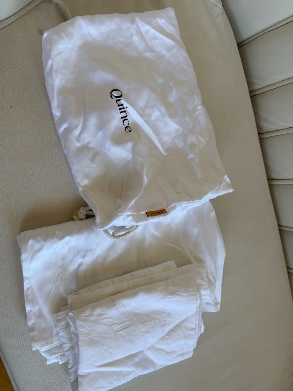 Set of 2 high-quality pillowcases/shams in size Full/Queen, made from 100% Giza